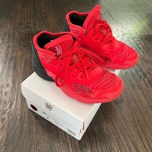 Adidas Mitchell basketball shoe kids size 1